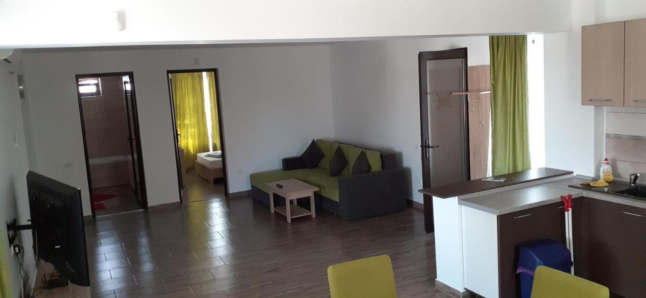 Sunshine Apartments Navodari Bagian luar foto